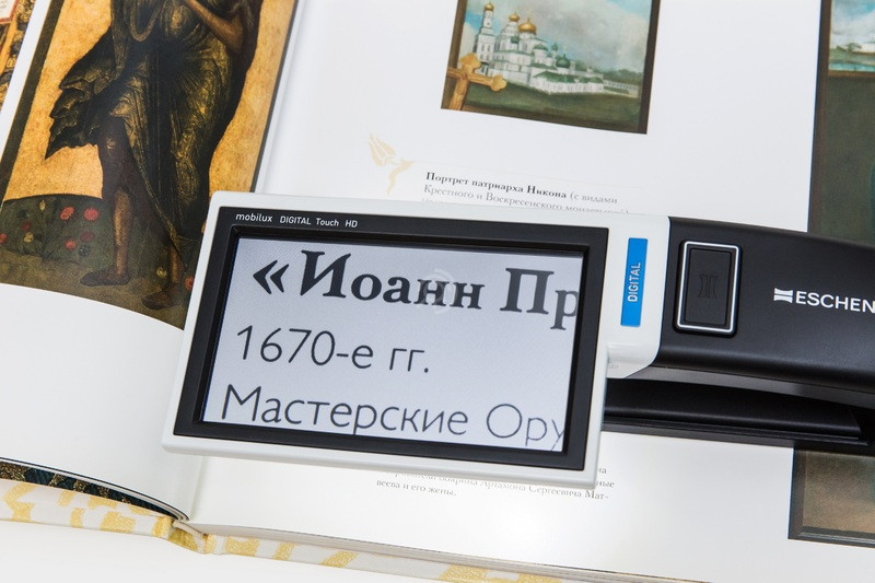 Лупа цифровая Eschenbach электронная ручная со светодиодной подсветкой mobilux DIGITAL Touch HD, 4.3'' 16:9 LCD, 1.9x-15x, видеоувеличитель